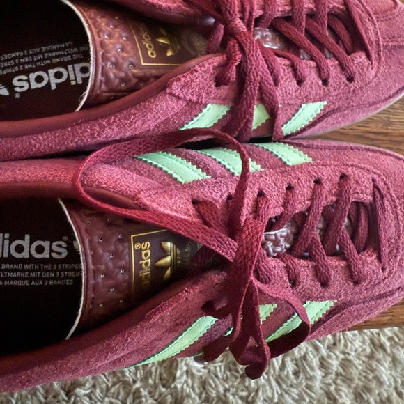 ADIDAS Gazelle 'Shadow Red Semi Green Spark'
US 8.5 M / US W 10 - Picture 3 of 6